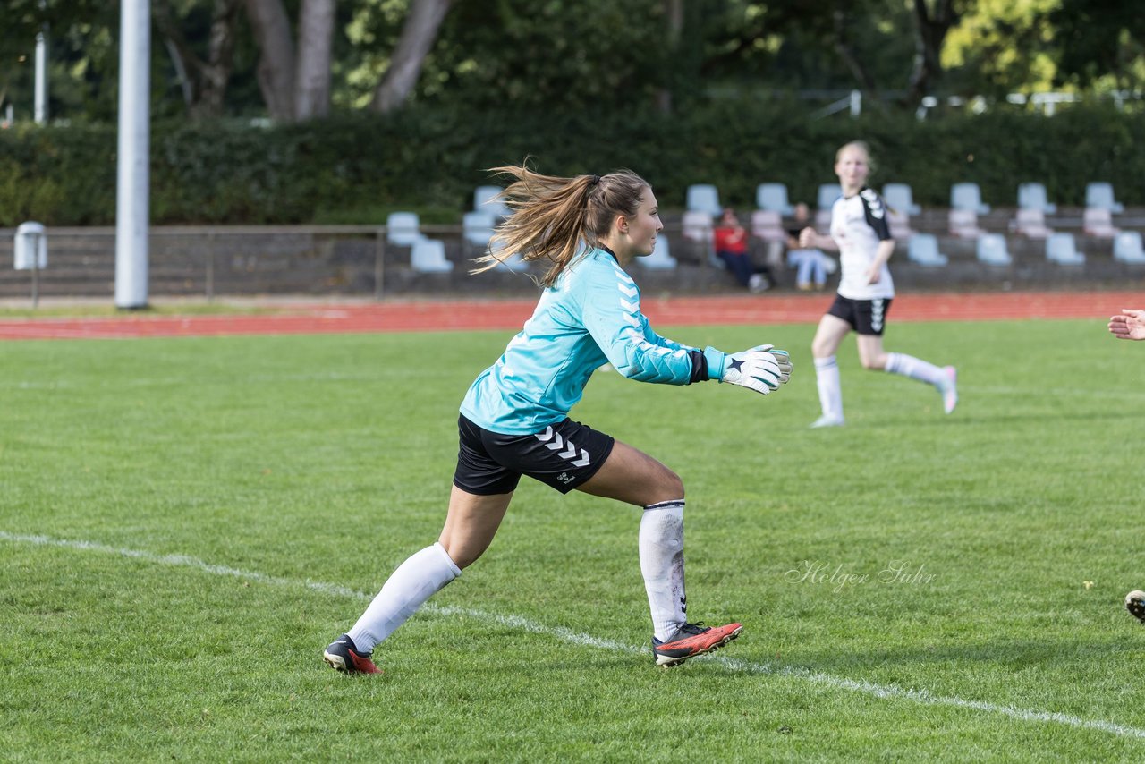 Bild 220 - wBJ VfL Pinneberg - Germania Schnelsen : Ergebnis: 15:1